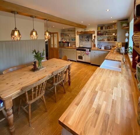Cottage In The Heart Of Frome Exterior photo