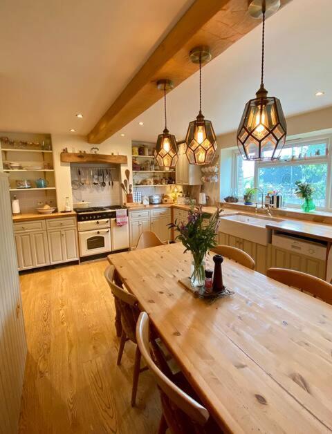 Cottage In The Heart Of Frome Exterior photo